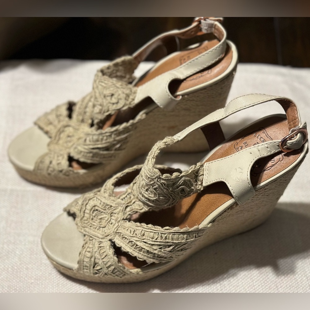 Lucky wedge espadrille sandal beige size 11